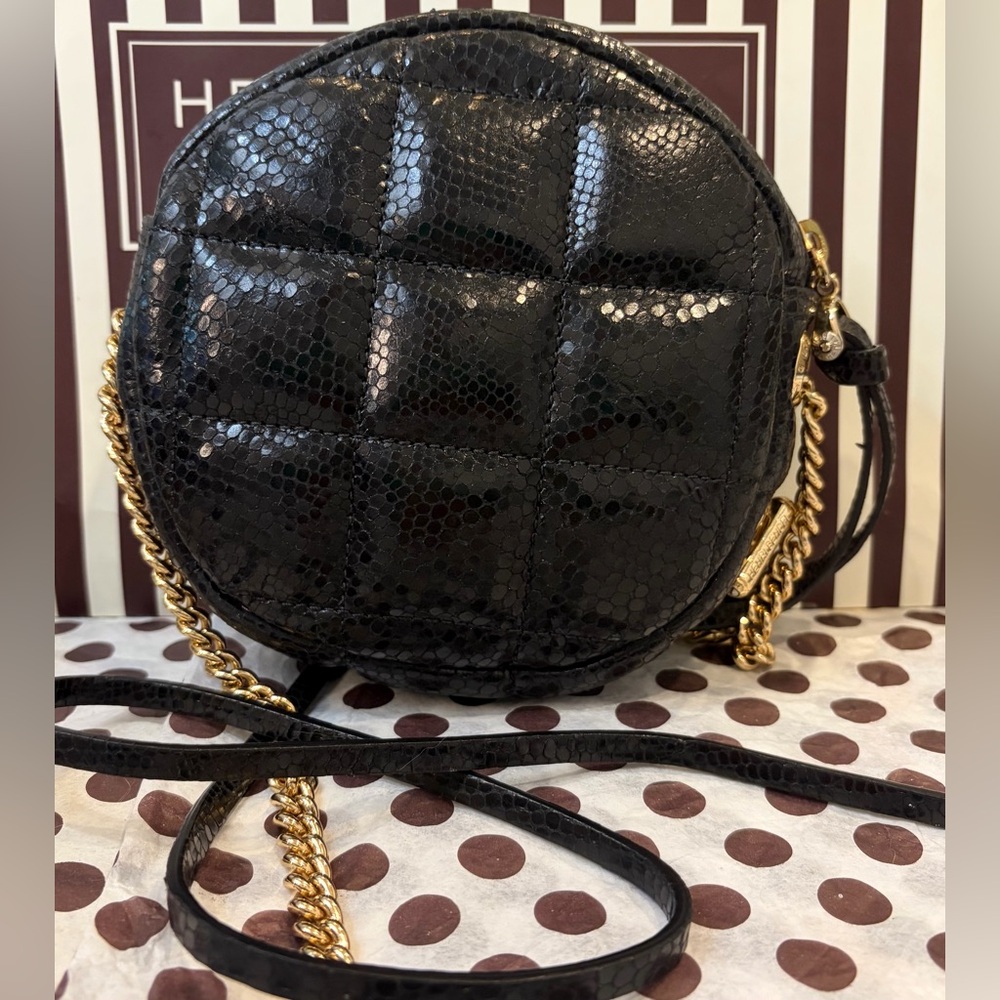 EUC! FULL INCLUSION HENRI BENDEL Black Quilted Round Crossbody with Gold Studs - Picture 2 of 14